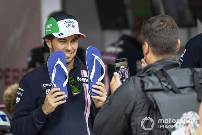 Sergio Perez, Racing Point Force India met slippers