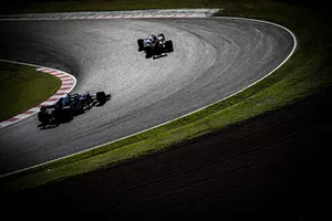 Marcus Ericsson, Sauber C37, et Brendon Hartley, Toro Rosso STR13
