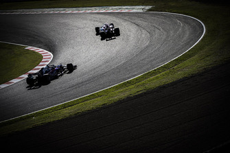 Marcus Ericsson, Sauber C37, et Brendon Hartley, Toro Rosso STR13