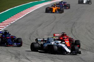 Sergey Sirotkin, Williams FW41, leads Sebastian Vettel, Ferrari SF71H, and Brendon Hartley, Toro Rosso STR13