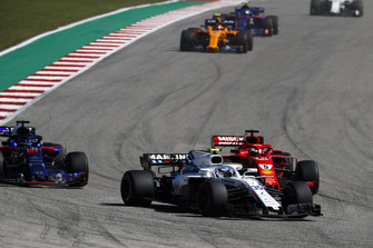 Sergey Sirotkin, Williams FW41, devant Sebastian Vettel, Ferrari SF71H, et Brendon Hartley, Toro Rosso STR13