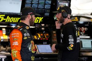 Martin Truex Jr., Furniture Row Racing, Toyota Camry, mit Cole Pearn