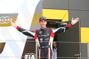 Podio: il vincitore della gara Esteban Guerrieri, ALL-INKL.COM Münnich Motorsport Honda Civic Type R TCR