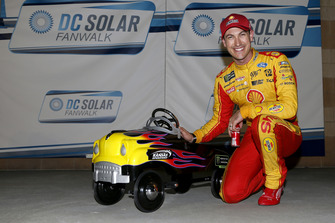 Poles sitter Joey Logano, Team Penske, Ford Fusion Shell Pennzoil