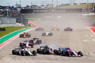 Esteban Ocon, Racing Point Force India VJM11, battles with Charles Leclerc, Sauber C37, and Romain Grosjean, Haas F1 Team VF-18, ahead of Sergio Perez, Racing Point Force India VJM11, Kevin Magnussen, Haas F1 Team VF-18, and the remainder of the field at the start