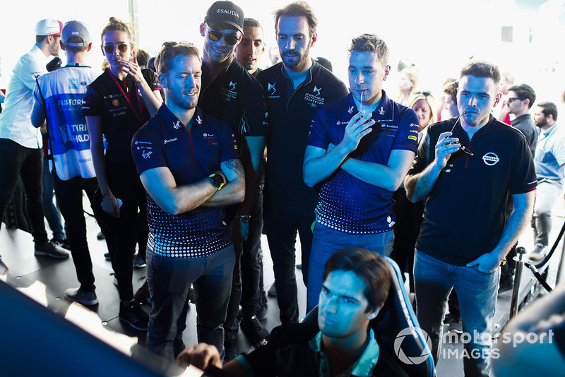 Sam Bird, Envision Virgin Racing, Andre Lotterer, DS TECHEETAH, Jean-Eric Vergne, DS TECHEETAH, Robin Frijns, Envision Virgin Racing, Oliver Rowland, Nissan e.Dams, watch Nelson Piquet Jr., Panasonic Jaguar Racing, on the eRace simulators