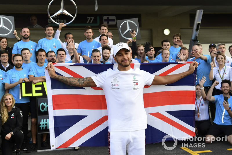 Lewis Hamilton, Mercedes AMG F1, celebra su quinto mundial con el equipo