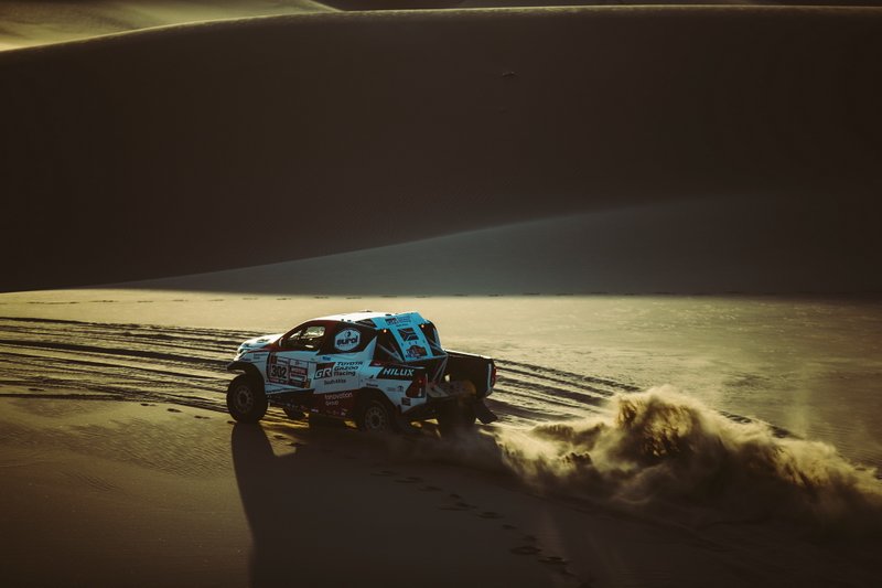 #302 Toyota Gazoo Racing Toyota Hilux: Giniel de Villiers, Dirk von Zitzewitz