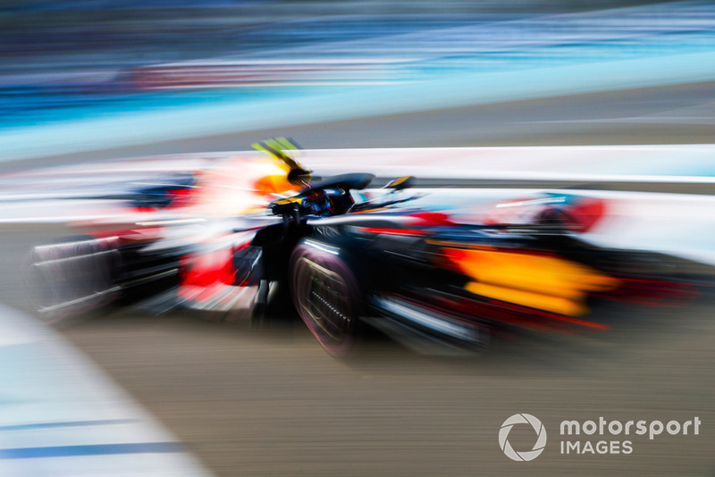 6: Макс Ферстаппен, Red Bull Racing RB14 – 1:35.589