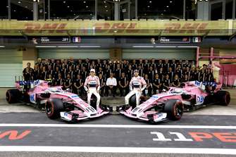 Esteban Ocon, Racing Point Force India ve Sergio Perez, Racing Point Force India, takım fotoğrafında