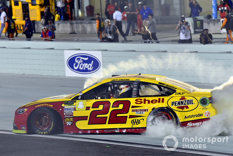 1. Joey Logano (Penske-Ford): Champion mit P1 im Rennen