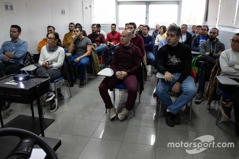 II Curso de Conducción y Nuevas Tecnologías BOSCH - Motor1.com España - Motorsport.com