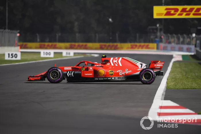 Kimi Raikkonen, Ferrari SF71H spins in FP1