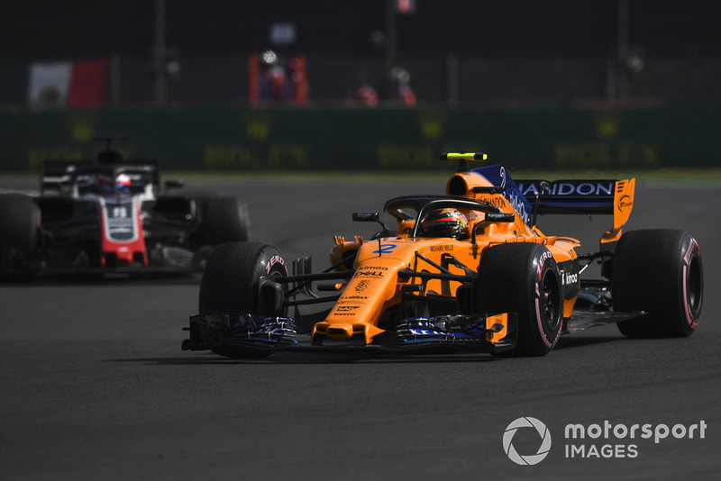 Stoffel Vandoorne, McLaren MCL33 and Romain Grosjean, Haas F1 Team VF-18