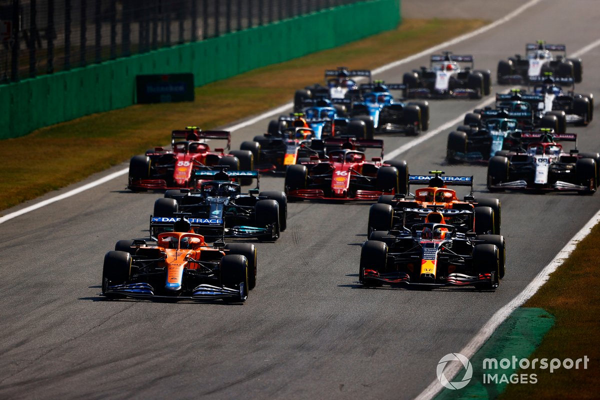 Daniel Ricciardo, McLaren MCL35M, Max Verstappen, Red Bull Racing RB16B, Lando Norris, McLaren MCL35M, Lewis Hamilton, Mercedes W12, Charles Leclerc, Ferrari SF21