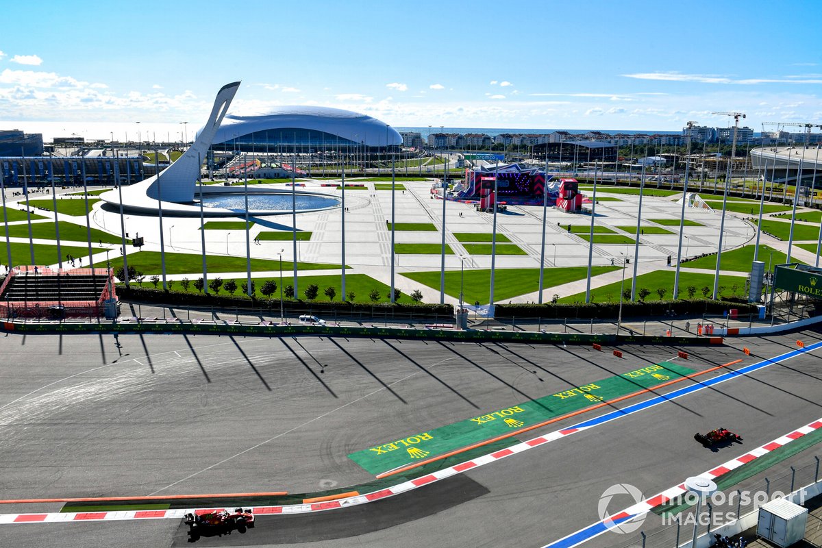 Carlos Sainz Jr., Ferrari SF21, Charles Leclerc, Ferrari SF21