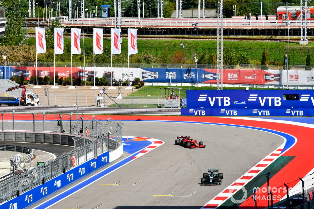 Lance Stroll, Aston Martin AMR21, Charles Leclerc, Ferrari SF21