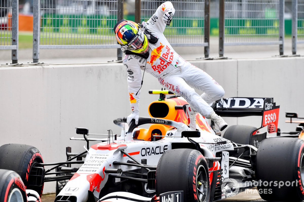 Sergio Pérez, Red Bull Racing, en el Parc Ferme tras la clasificación