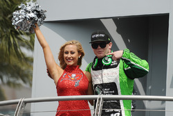 Conor Daly, Dale Coyne Racing Honda avec une pom-pom girls des Tampa Bay Buccaneers