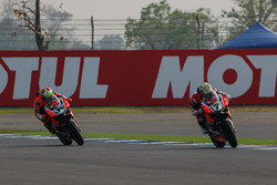 Chaz Davies, Aruba.it Racing - Ducati Team e Davide Giugliano, Aruba.it Racing - Ducati Team