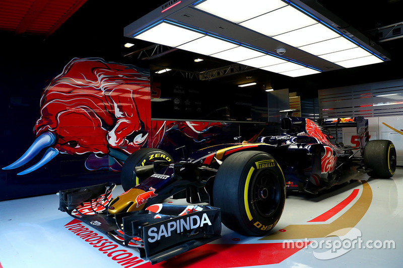 El Scuderia Toro Rosso STR11