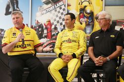 Helio Castroneves, Team Penske Chevrolet and Rick Mears