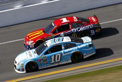 Danica Patrick, Stewart-Haas Racing Chevrolet, Jamie McMurray, Chip Ganassi Racing Chevrolet