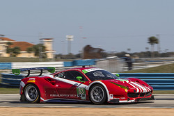 #63 Scuderia Corsa Ferrari 488 GTD: Christina Nielsen, Alessandro Balzan, Jeff Segal