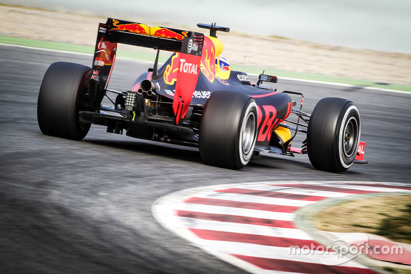 Daniel Ricciardo, Red Bull Racing RB12 at Barcelona February testing