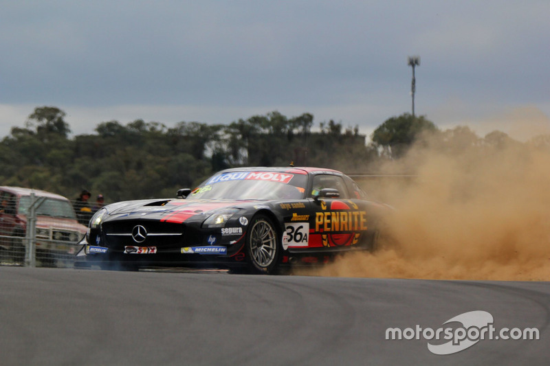 #36 Erebus Motorsport Mercedes SLS AMG GT3: David Reynolds, Thomas Jäger, Nico Bastian in trouble