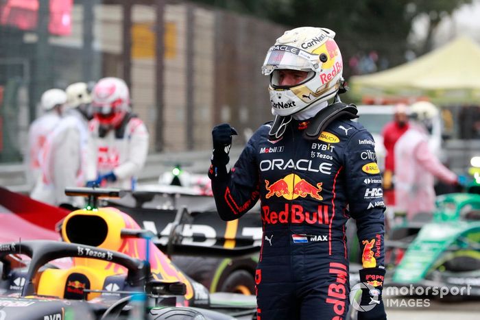 Ganador de la pole Max Verstappen, de Red Bull Racing, celebra en Parc Ferme