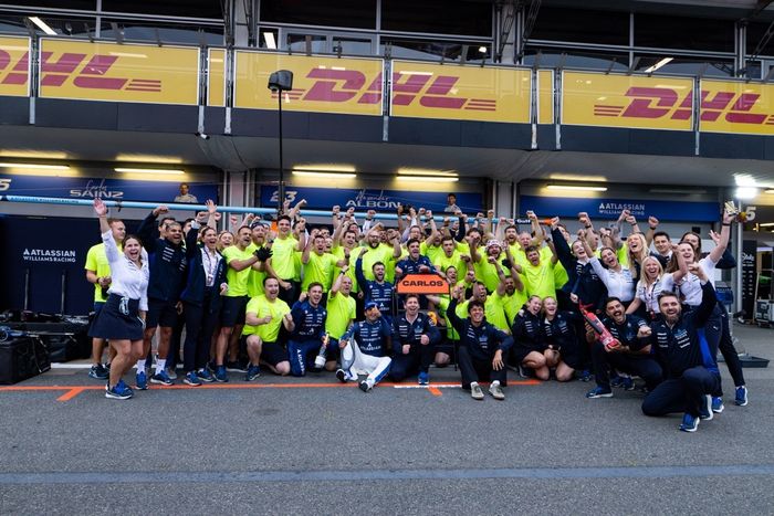 Carlos Sainz, Williams, Alexander Albon, Williams, James Vowles, Team Principal, Williams