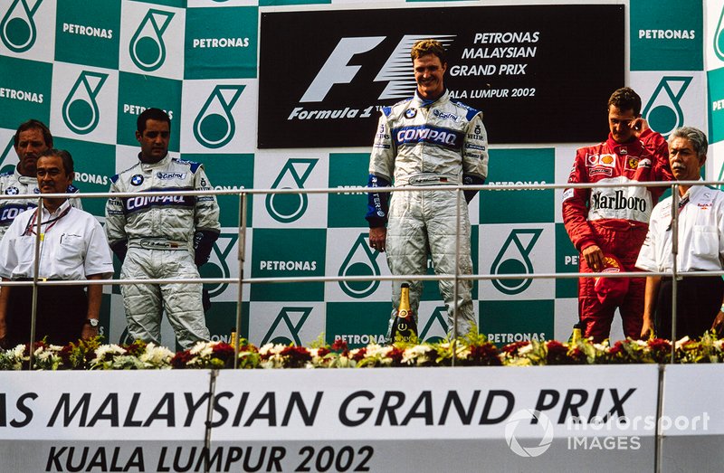 Podium : le vainqueur Ralf Schumacher, Williams, le second Juan Pablo Montoya, Williams, le troisième Michael Schumacher, Ferrari