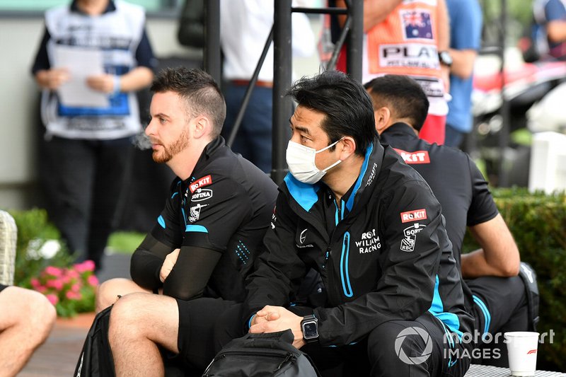 Williams mechanics in the paddock