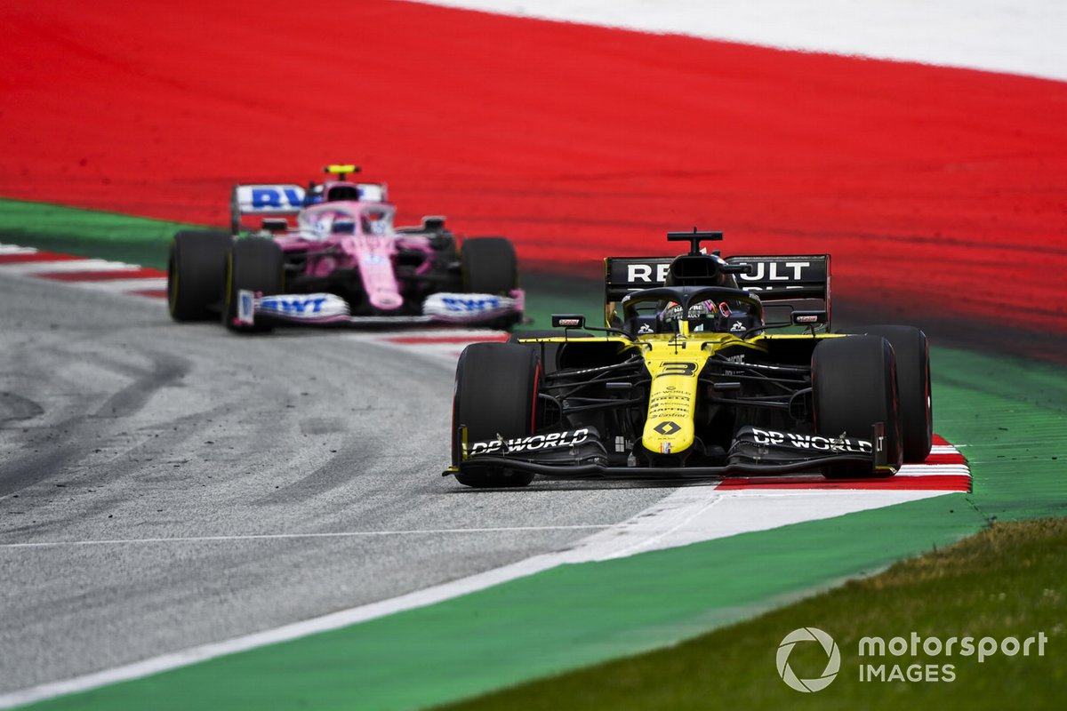 Daniel Ricciardo, Renault F1 Team R.S.20, leads Lance Stroll, Racing Point RP20