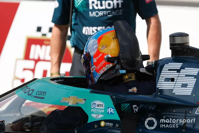 El casco de Fernando Alonso en las 500 millas de Indianápolis 2020