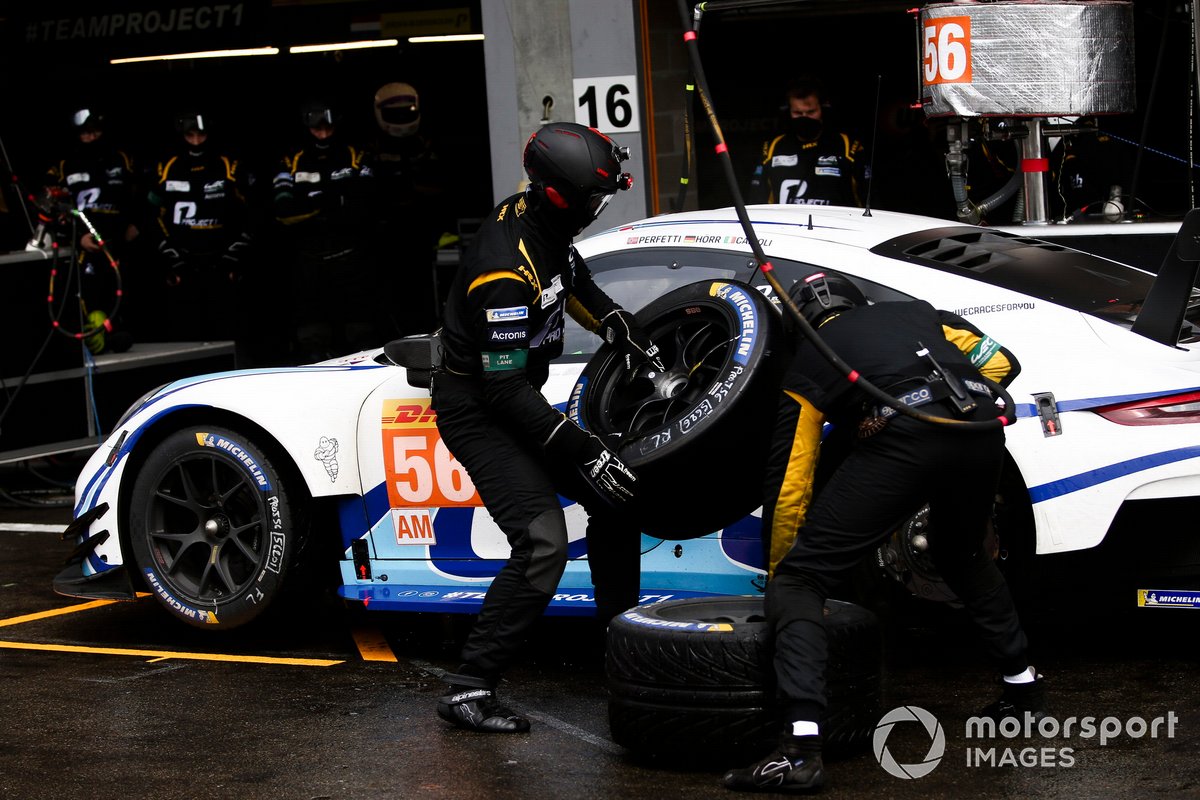 #56 Team Project 1 Porsche 911 RSR: Egidio Perfetti, Laurents Horr, Matteo Cairoli