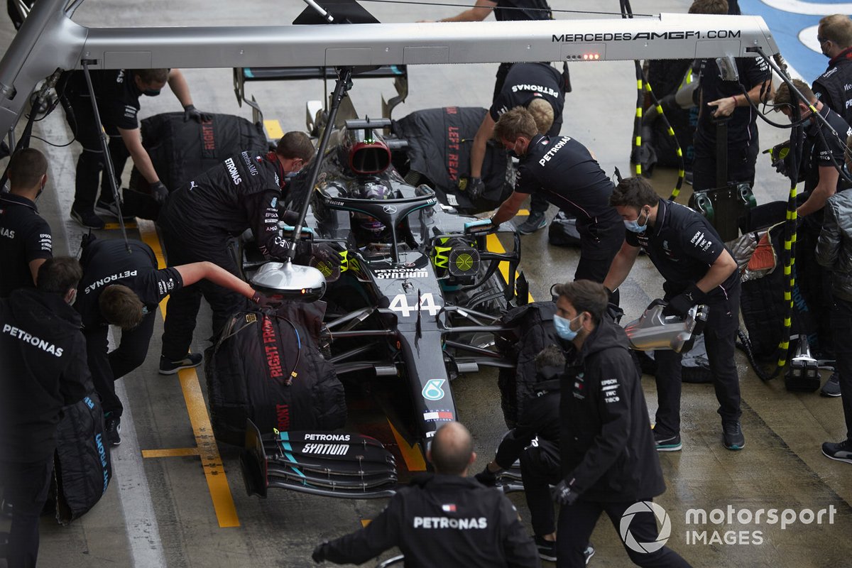 Lewis Hamilton, Mercedes F1 W11 EQ Performance pit stop