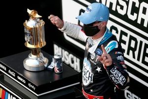 Race Winner Kevin Harvick, Stewart-Haas Racing, Ford Mustang