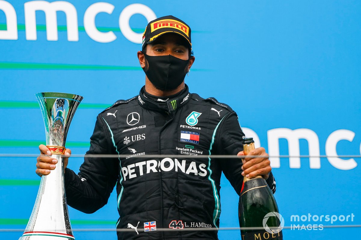 Race winner Lewis Hamilton, Mercedes-AMG Petronas F1 celebrates on the podium