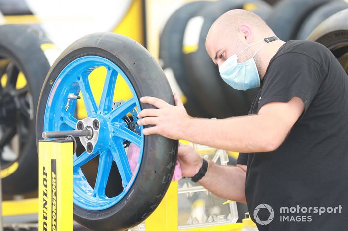 Técnico de neumáticos Dunlop 