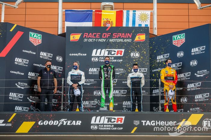Podio: El ganador de la carrera Mikel Azcona, Zengo Motorsport Services KFT CUPRA León Competición TCR, segundo lugar Yvan Muller, Cyan Racing Lynk & Co 03 TCR , tercer lugar Santiago Urrutia, Cyan Performance Lynk & Co 03 TCR, Nathanael Berthon, Comtoyou DHL Team Audi Sport Audi RS3 LMS