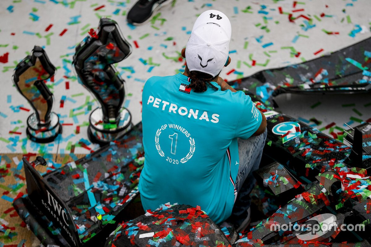 Il vincitore della gara Lewis Hamilton, Mercedes-AMG F1