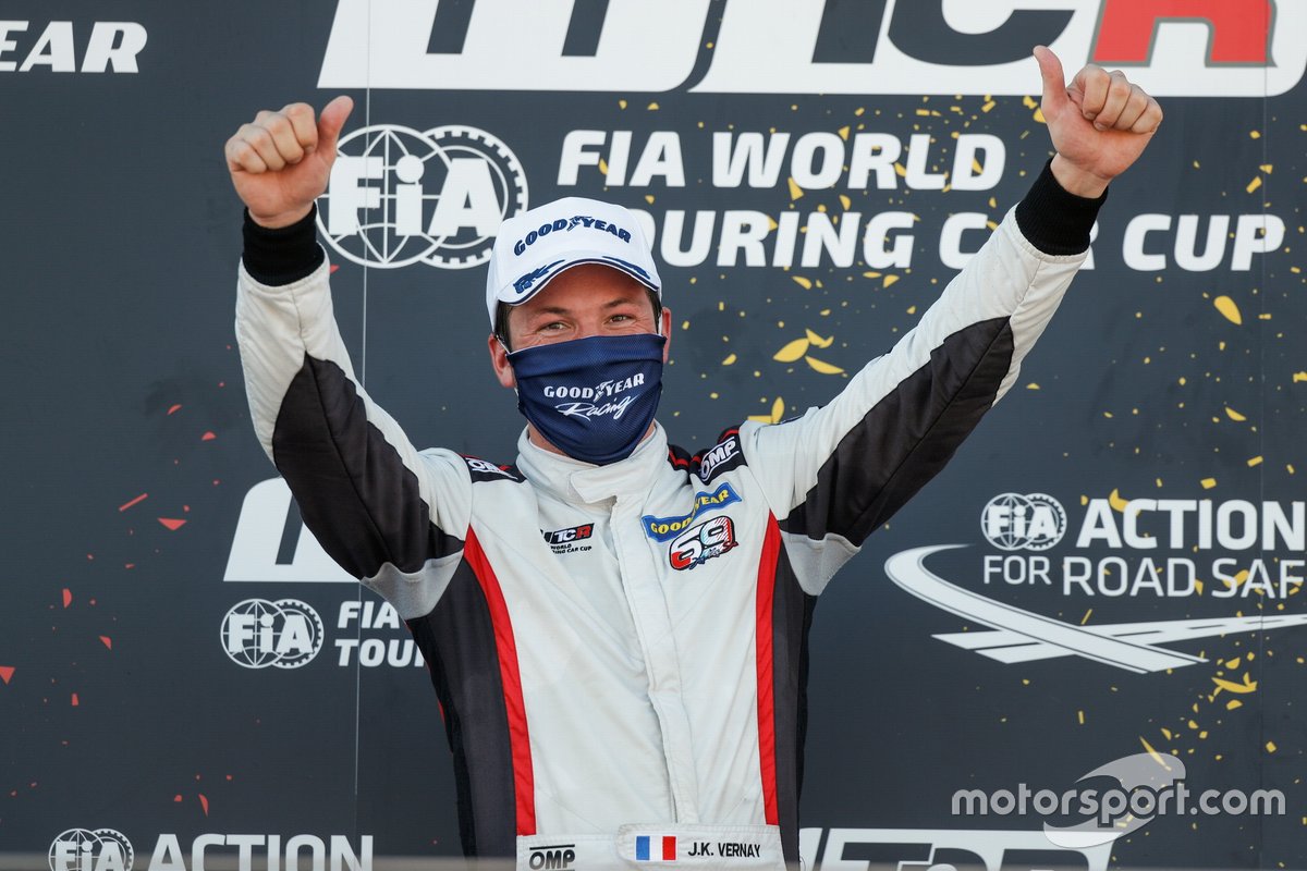 Podio: il vincitore della gara Jean-Karl Vernay, Mulsanne Alfa Romeo Giulietta TCR