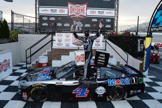 Race Winner Kevin Harvick, Stewart-Haas Racing, Ford Mustang