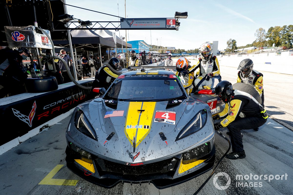 #4 Corvette Racing Corvette C8.R, GTLM: Oliver Gavin, Tommy Milner, Marcel Fassler, pit stop, staff
