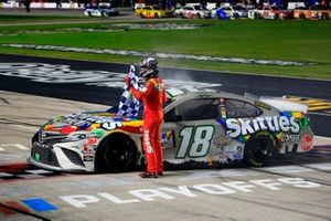Race winner Kyle Busch, Joe Gibbs Racing, Toyota Camry