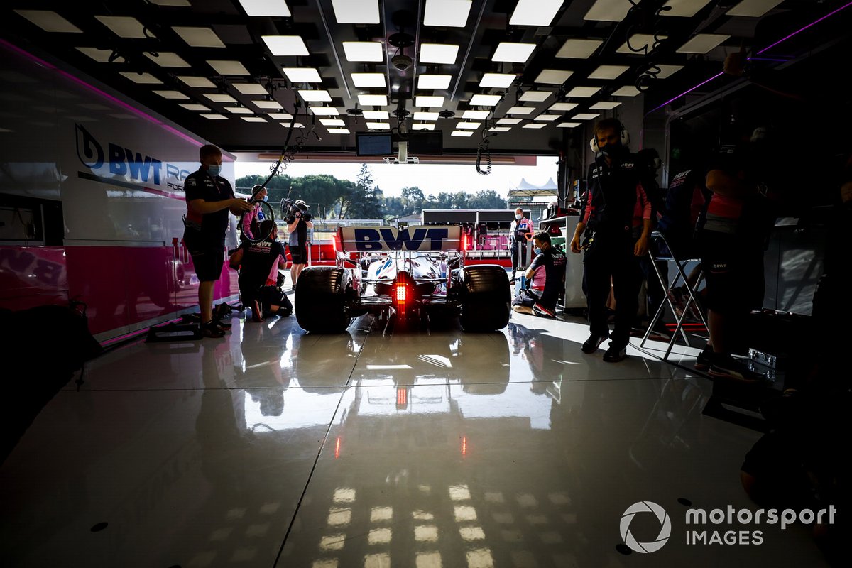 Sergio Perez, Racing Point RP20, lascia il garage