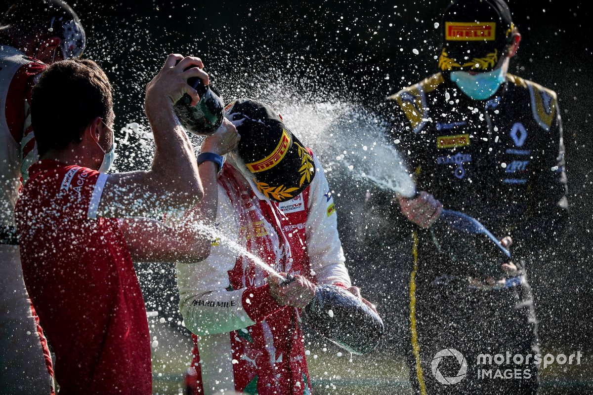 Podio: ganador de la carrera Mick Schumacher, Prema Racing, y tercer lugar Christian Lundgaard, ART Grand Prix