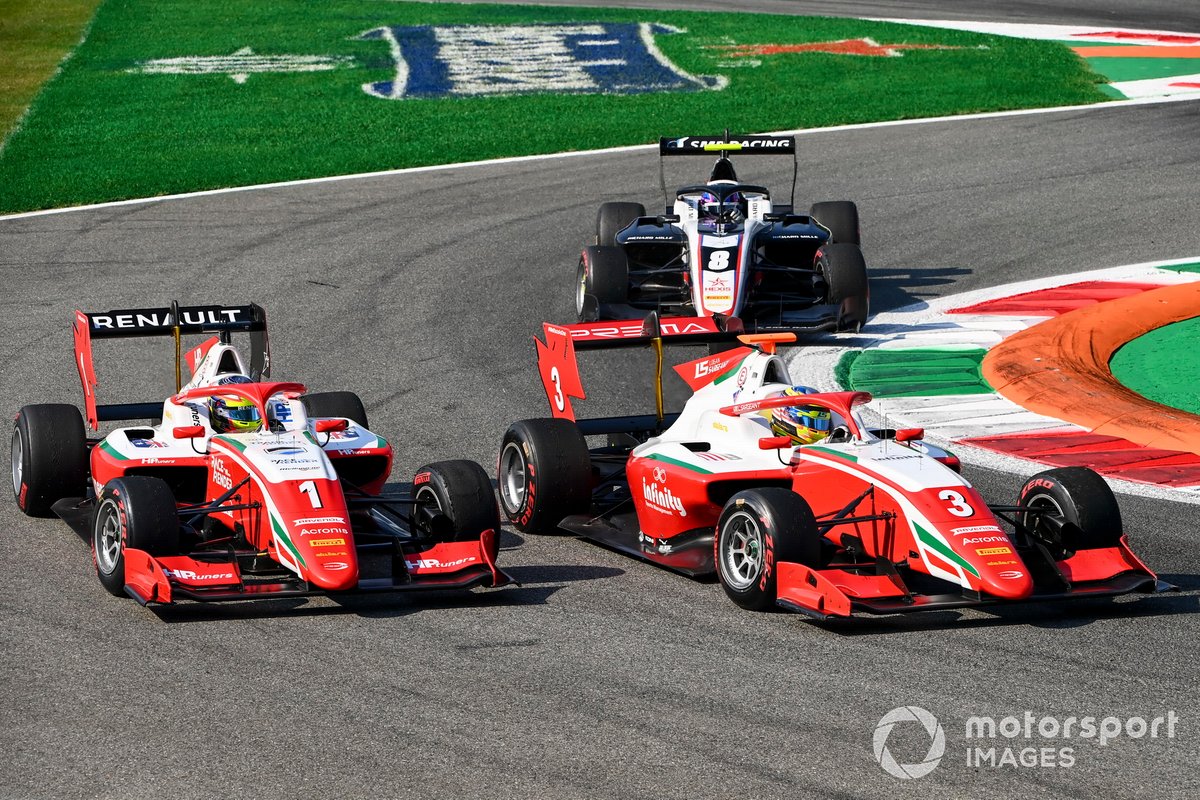Oscar Piastri, Prema Racing e Logan Sargeant, Prema Racing lottano
